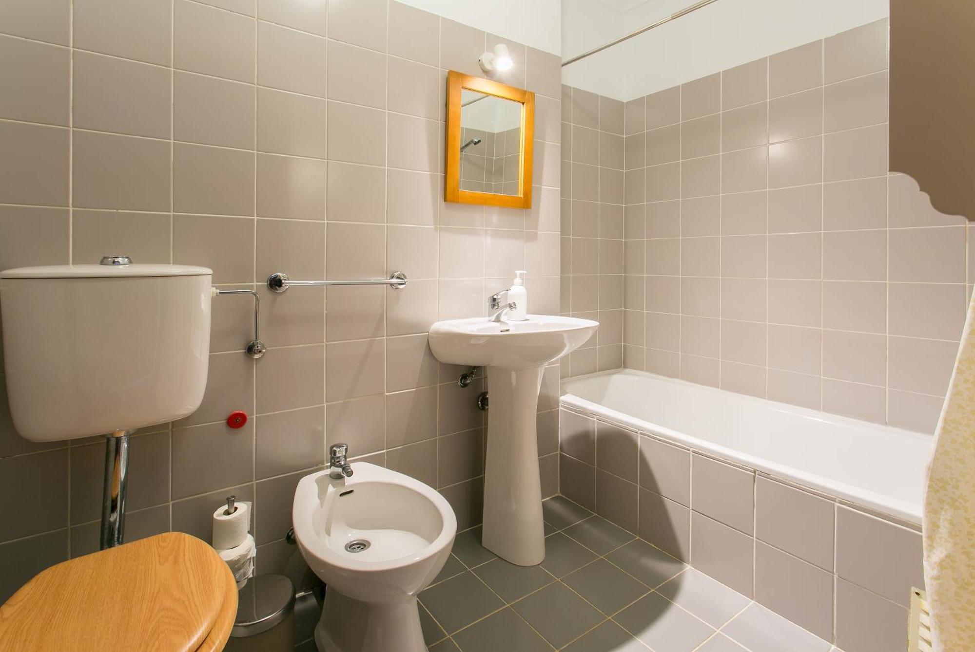 Apartamento Central E Confortavel Junto Ao Bairro Da Graca Lisbon Exterior photo